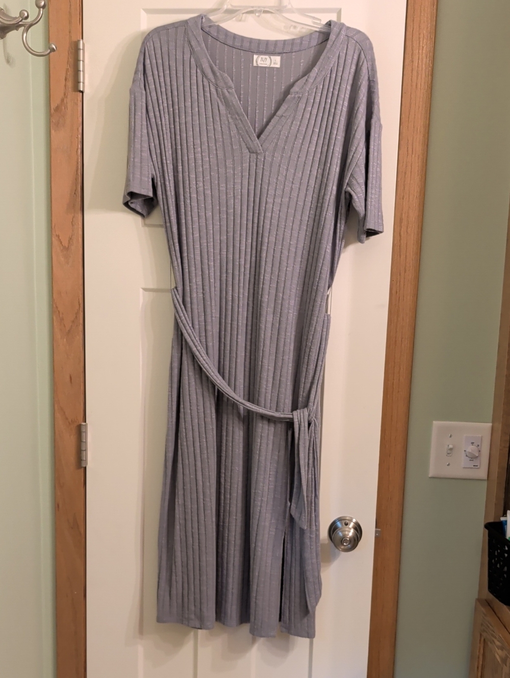 Maurices Light Gray Ribbed V-Neck Midi Dress with Belt